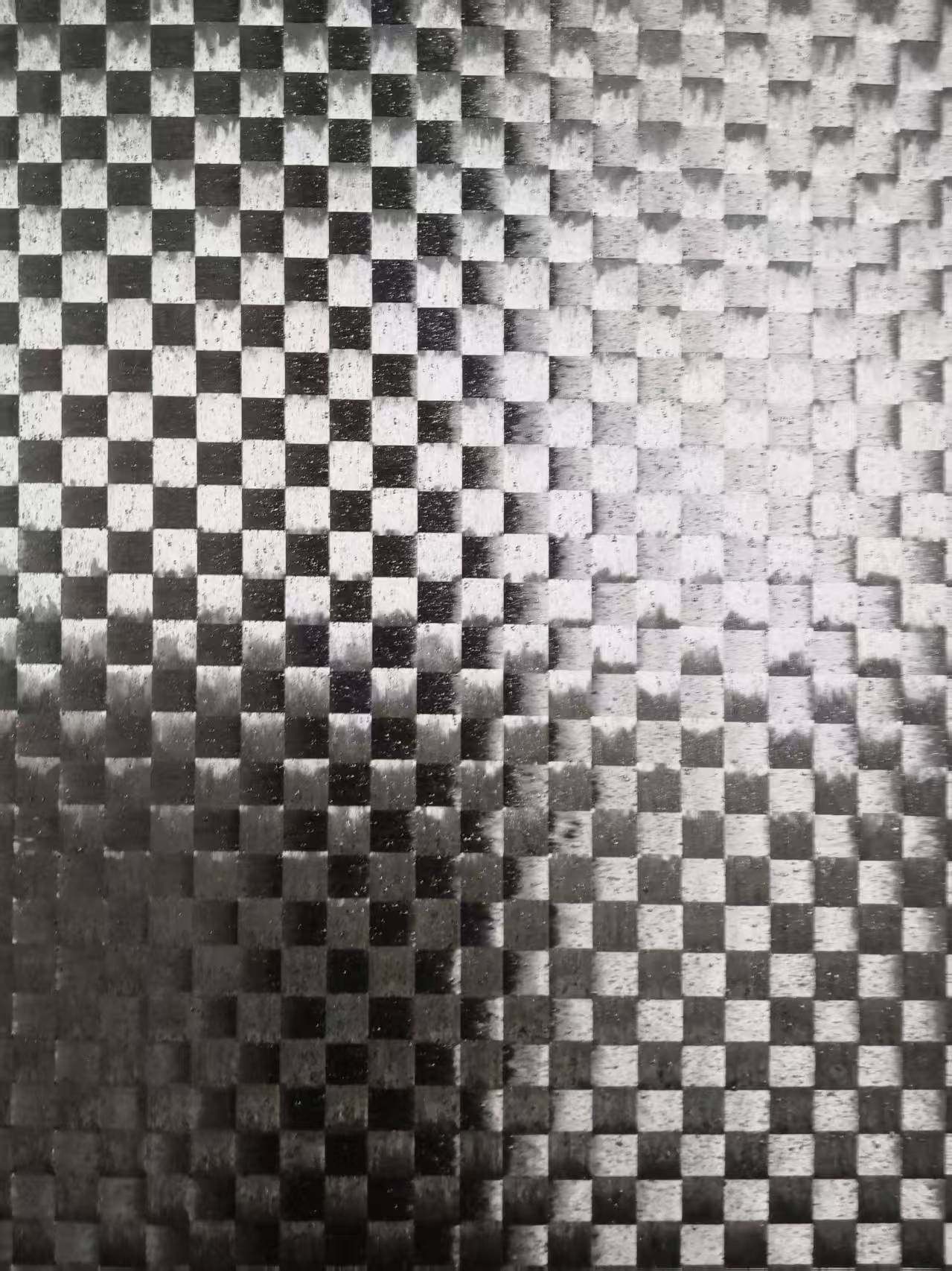 Spread-tow carbon fiber fabric with fixed shape